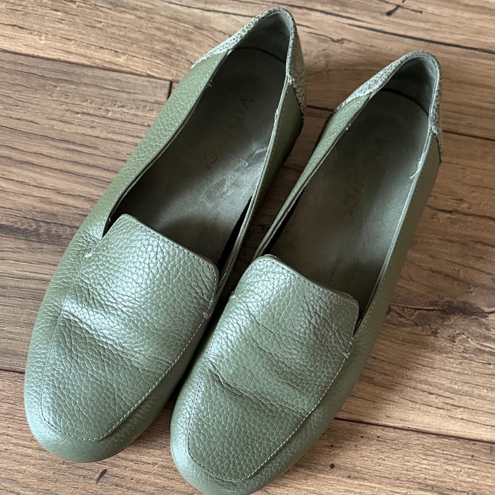 Vionic Uptown Leather Loafers Olive Green Size 7 Arch Support Comfort Shoes